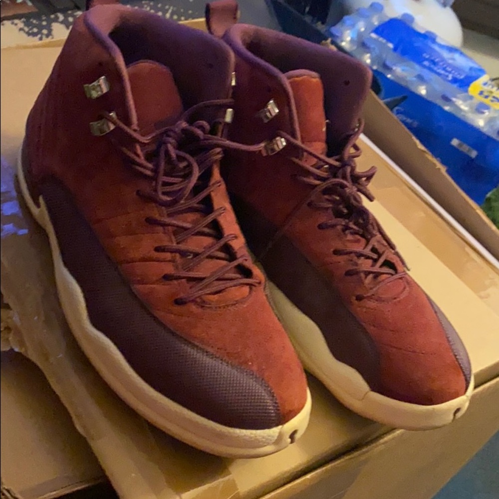 Men burgundy Jordan 12
